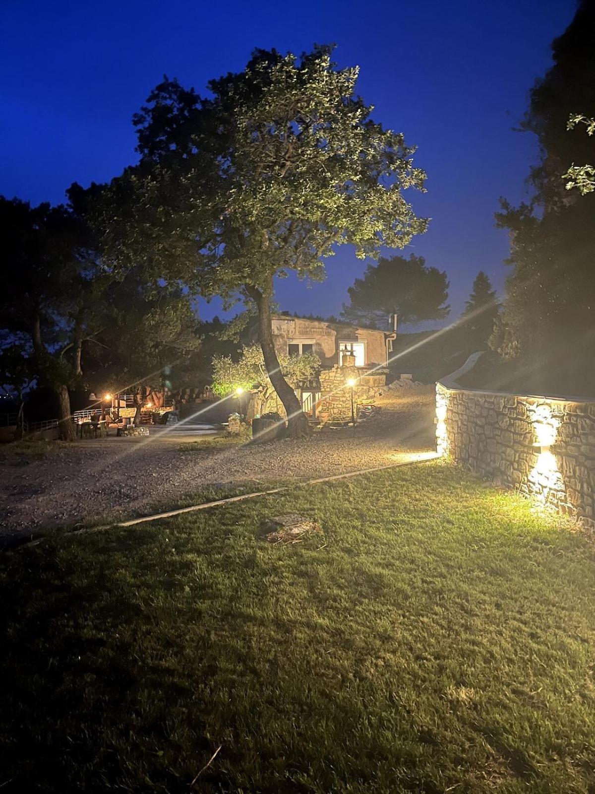 Le Castellas - Gite En Pleine Nature Montmirat Extérieur photo