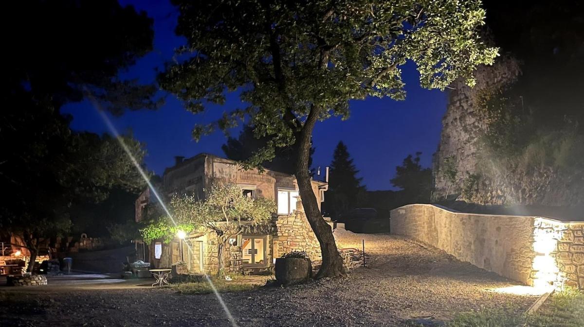 Le Castellas - Gite En Pleine Nature Montmirat Extérieur photo